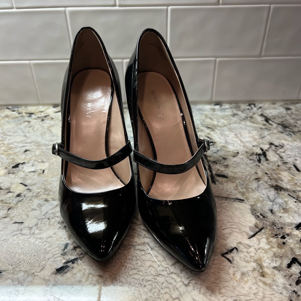 Nine West Black Paten Leather High Heel Mary Janes; Size 8